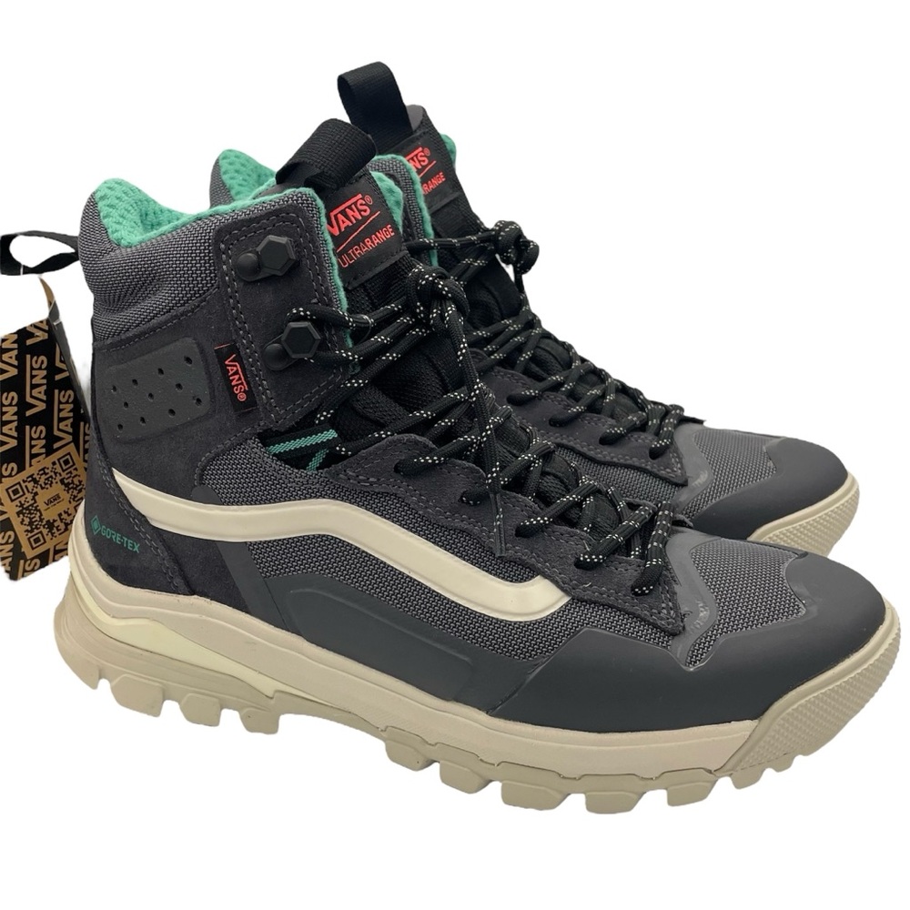 Vans unisex UltraRange insulated comfy winter boots Size 8.5men / 10women